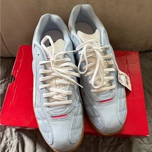 Reebok Men’s Light Blue Leather Sneakers with White Laces and Gum Sole